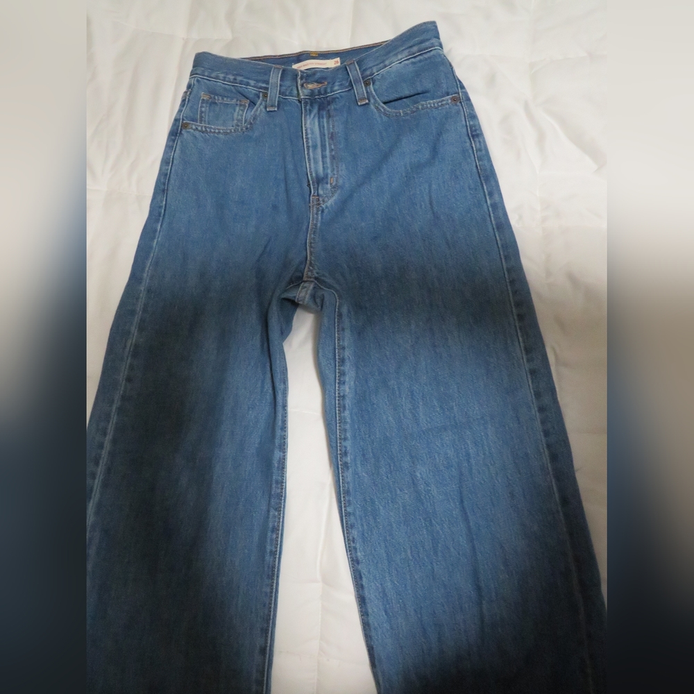 Levi's high waisted wide leg/ straight leg jeans